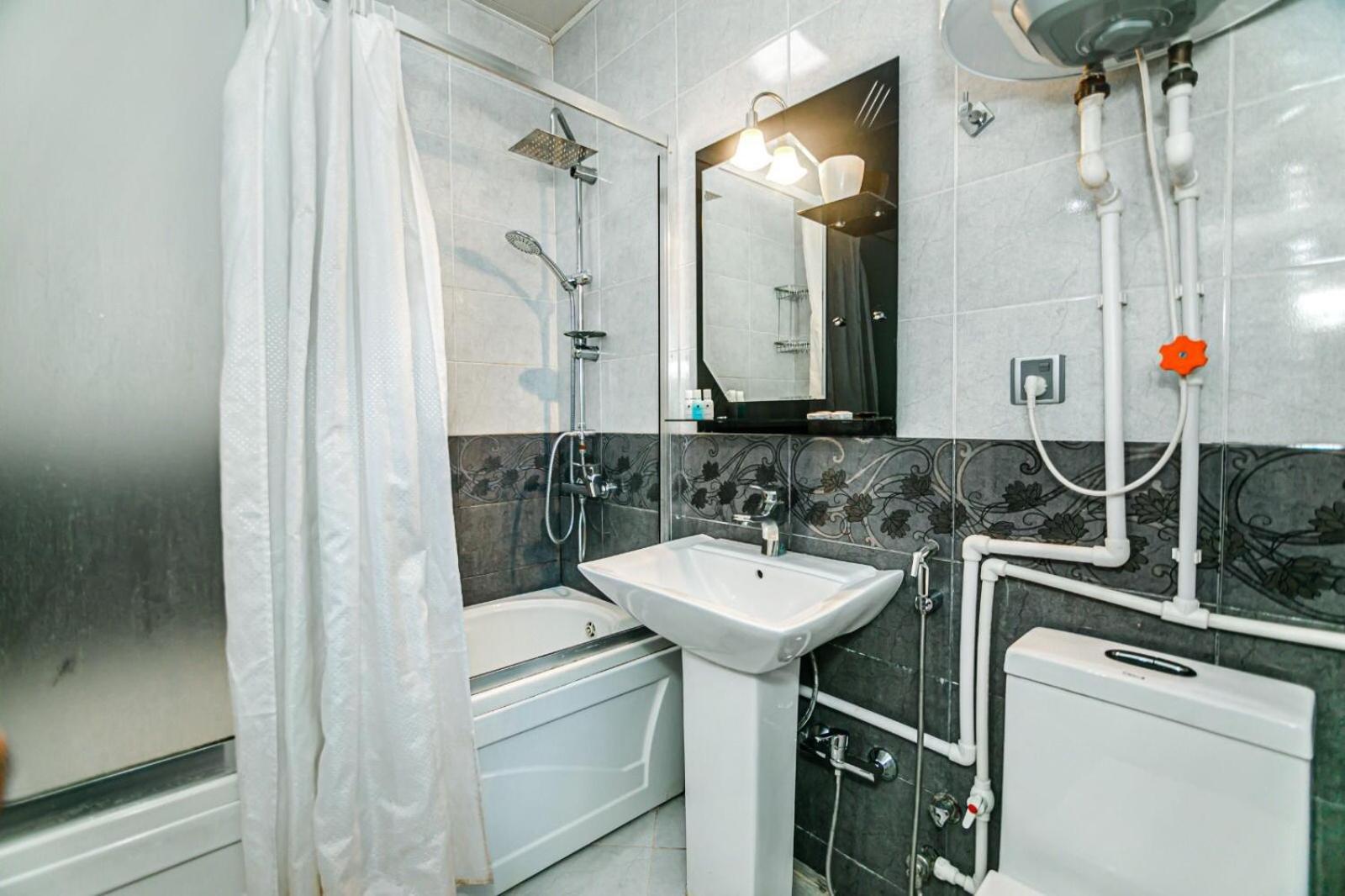Azneft Square Deluxe * Baku
