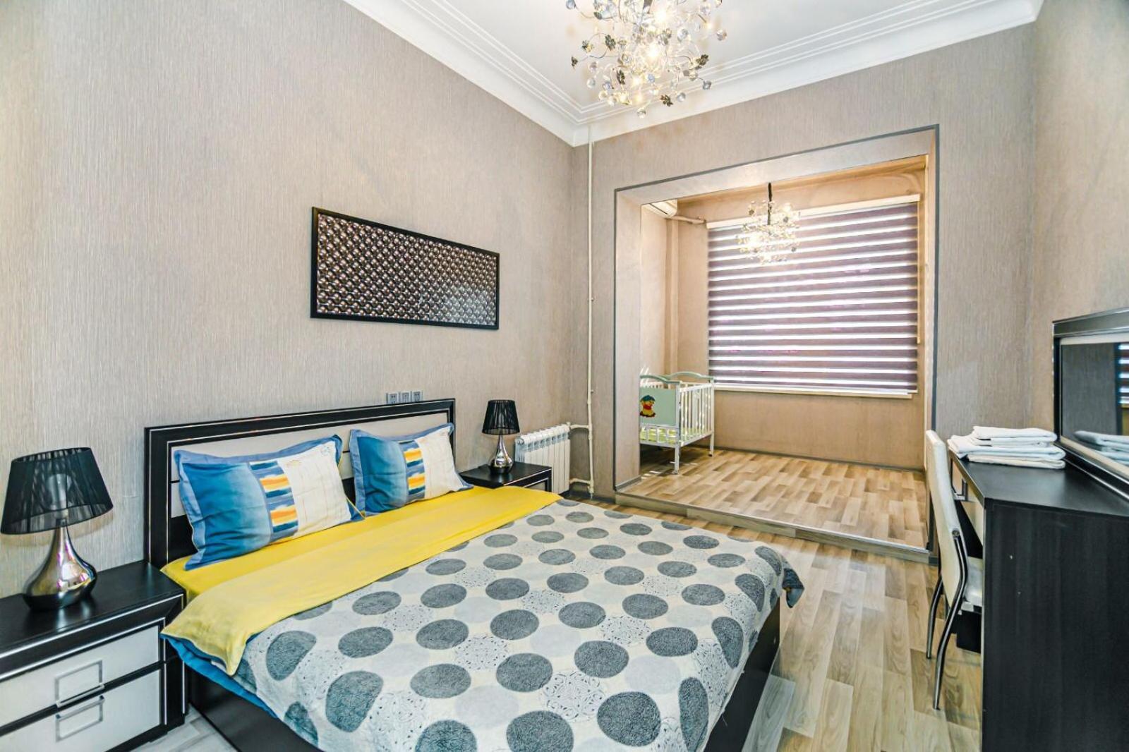 Azneft Square Deluxe * Baku