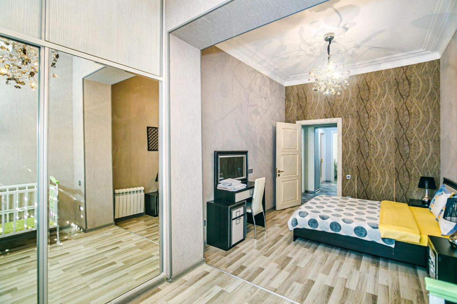 Apartment Azneft Square Deluxe