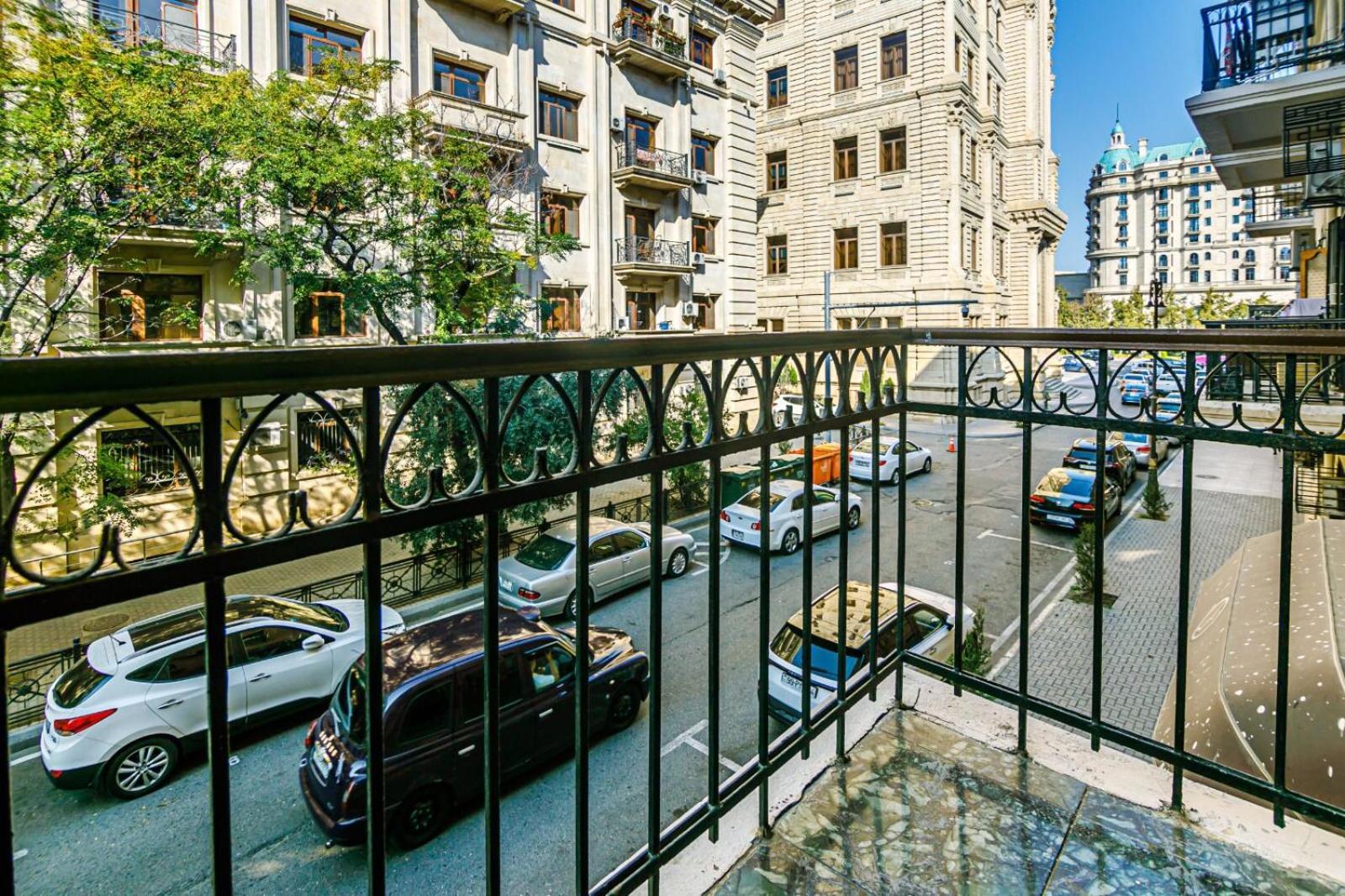 Apartment Azneft Square Deluxe Baku
