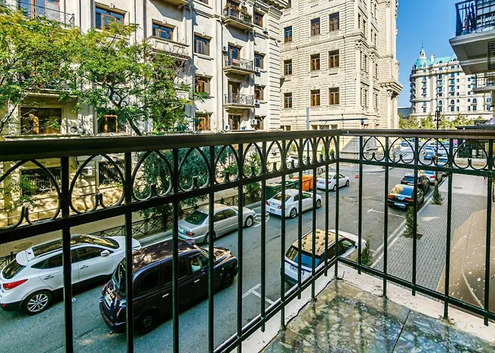 Azneft Square Deluxe Apartment