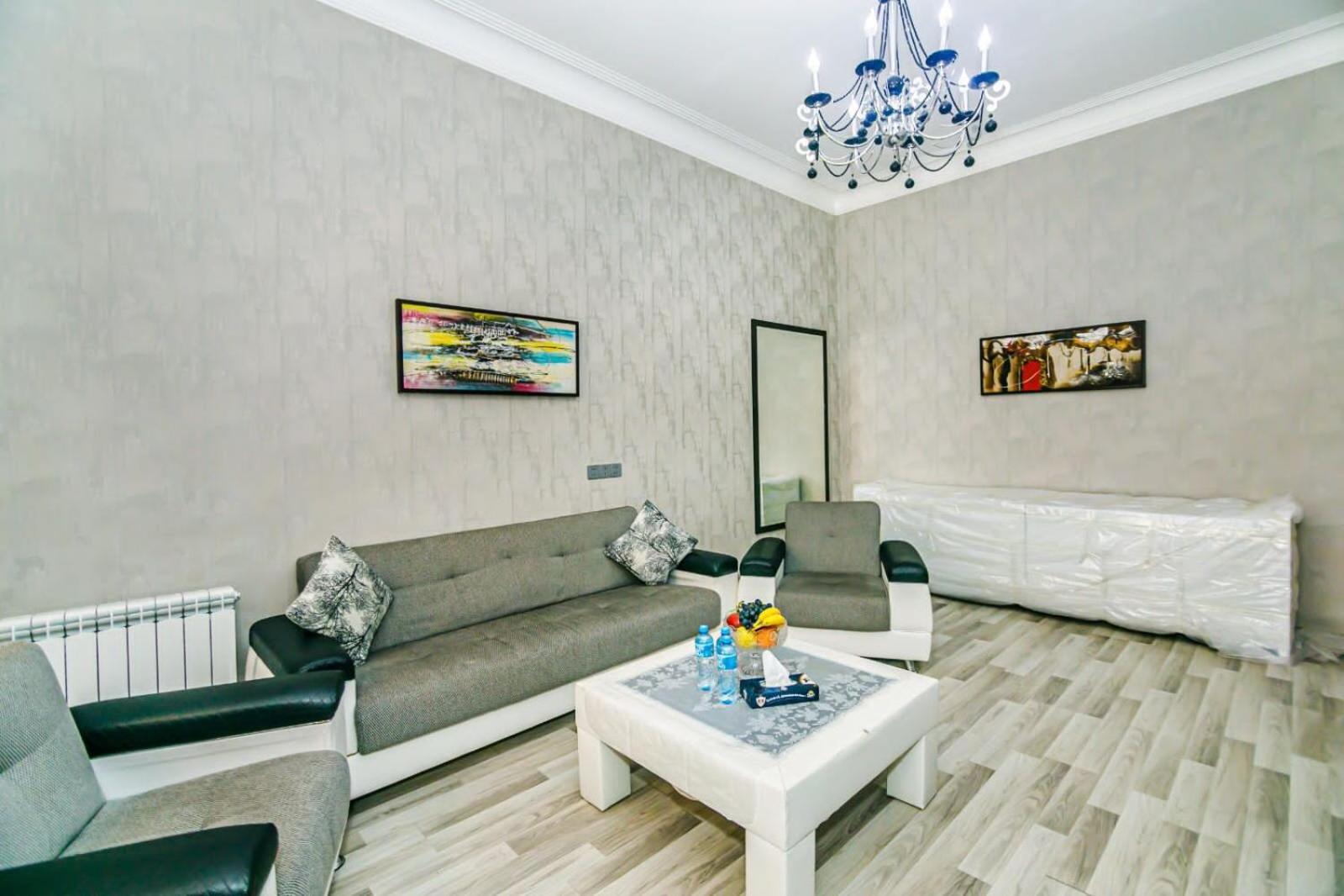 Azneft Square Deluxe Apartment
