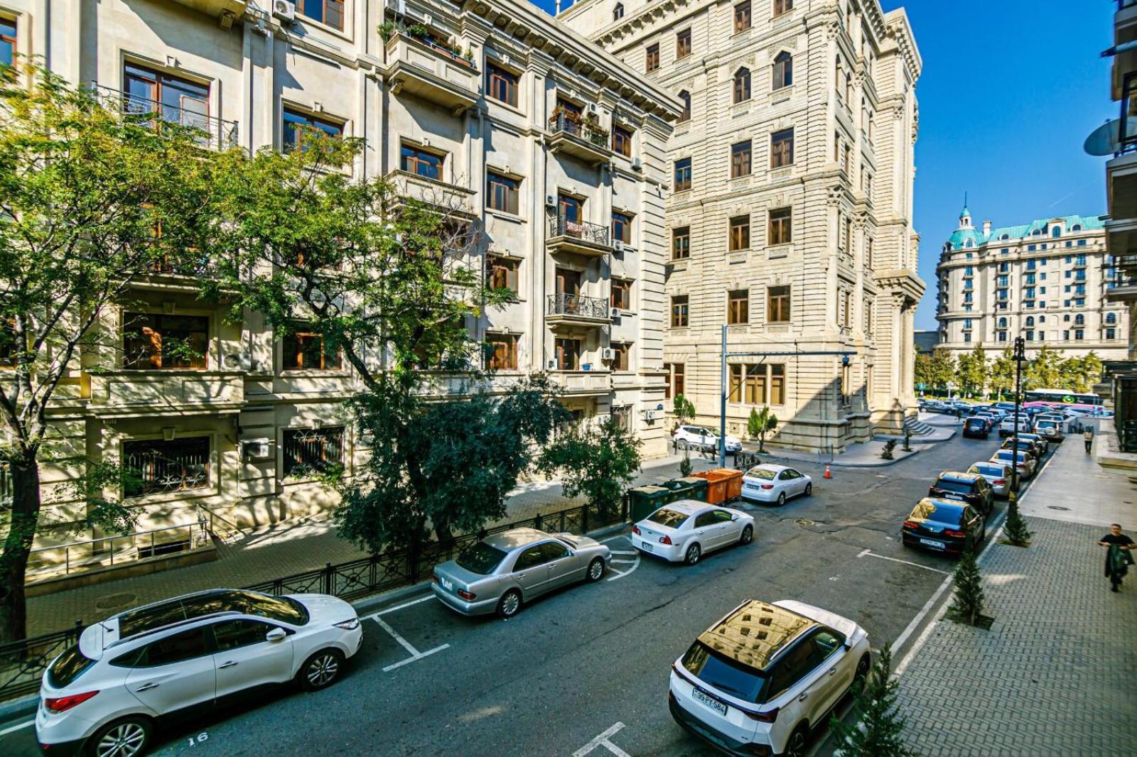 Azneft Square Deluxe Apartment Baku